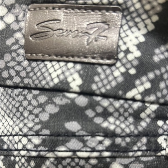 Seven7 Black and White Skinny Pants with Vintage Print - Picture 5 of 10